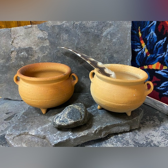 Authentic Handmade Earthenware Cauldron Pots - Picture 9 of 11